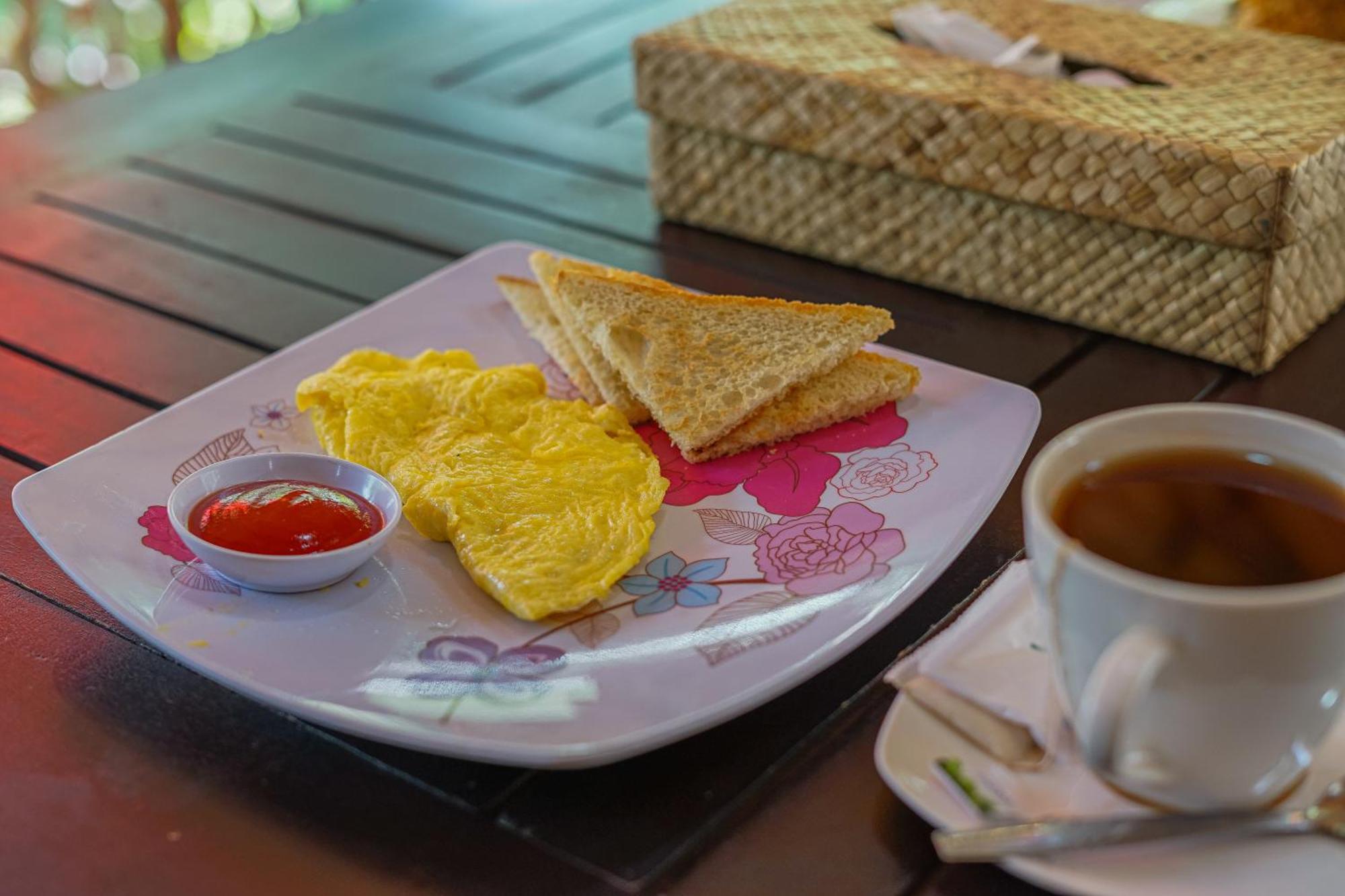 Made Taro - Menjangan Homestay Banyuwedang Exterior foto